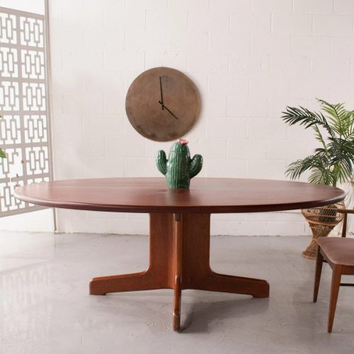 OLI - Oval Dining Table